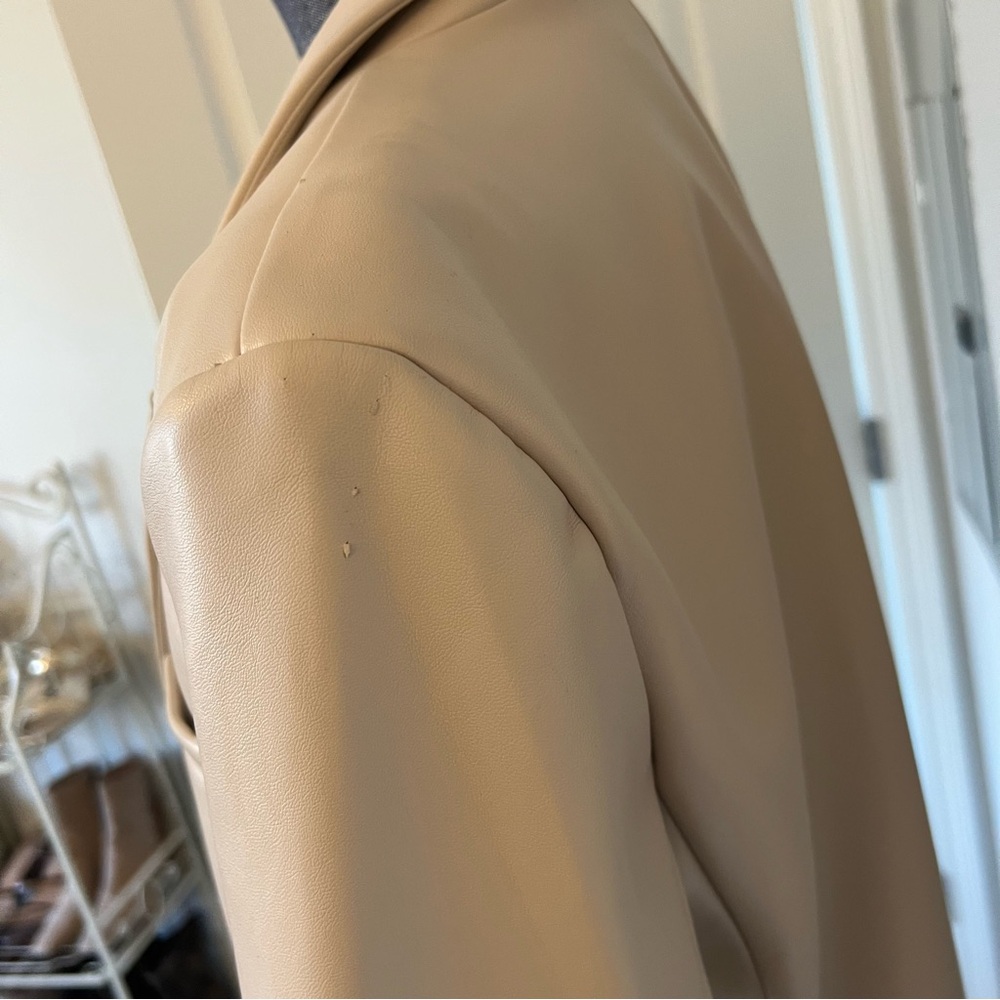 🕊️Faux Leather Blazer - Picture 5 of 6